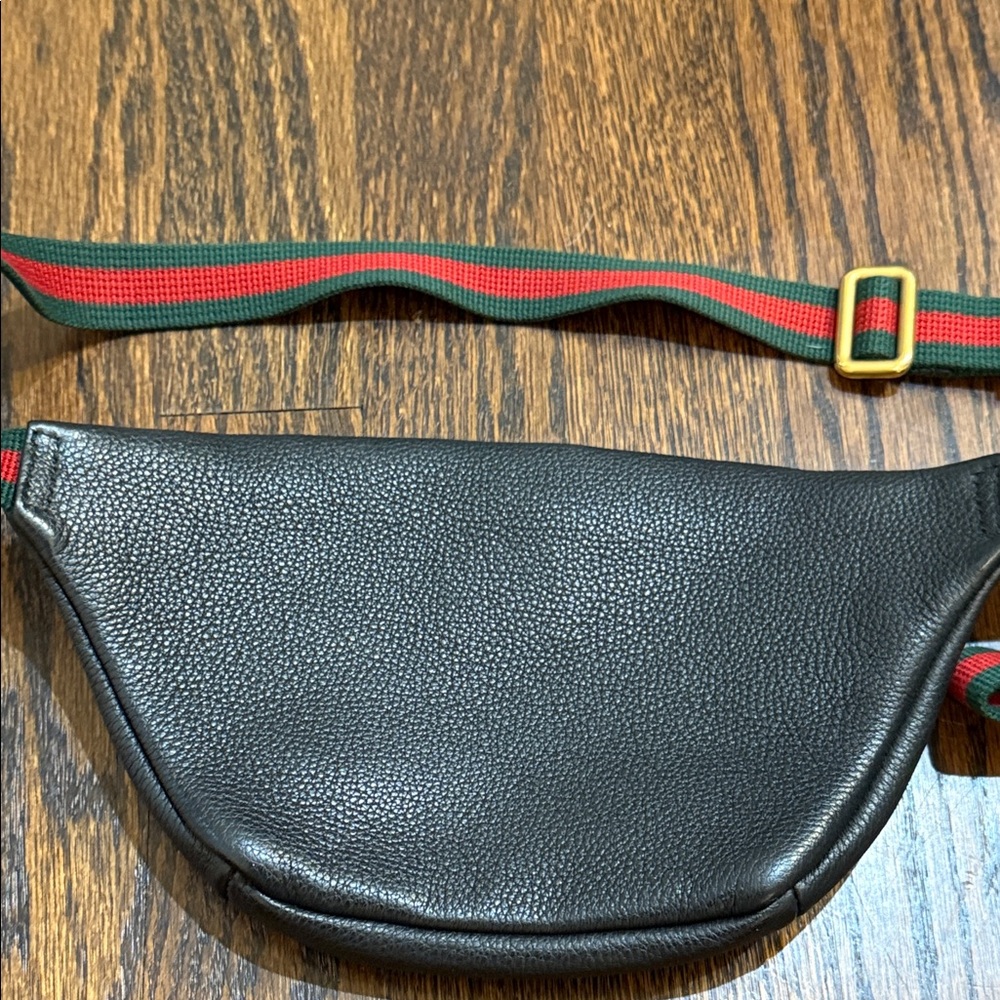 GUCCI Grained Calfskin Small Logo Belt Bag Black - Picture 11 of 13